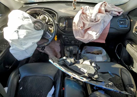 2021 Jeep Compass Latitude z USA, uszkodzony, nr VIN 3C4NJDBB3MT551539